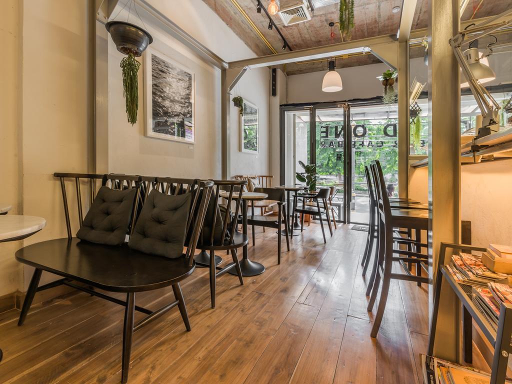 Good One Poshtel & Cafe Bar Hostel Bangkok Buitenkant foto