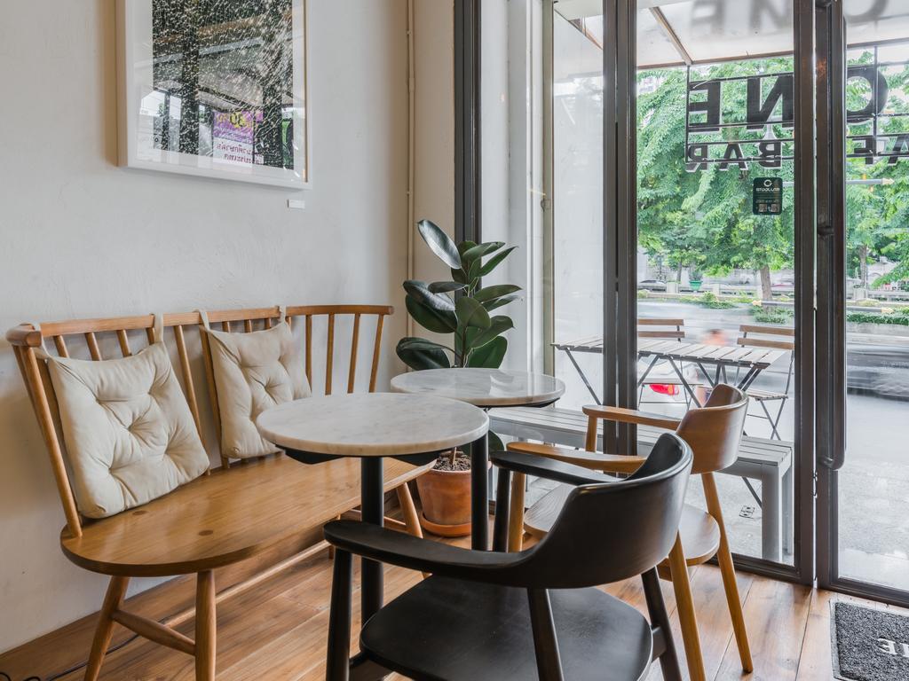 Good One Poshtel & Cafe Bar Hostel Bangkok Buitenkant foto