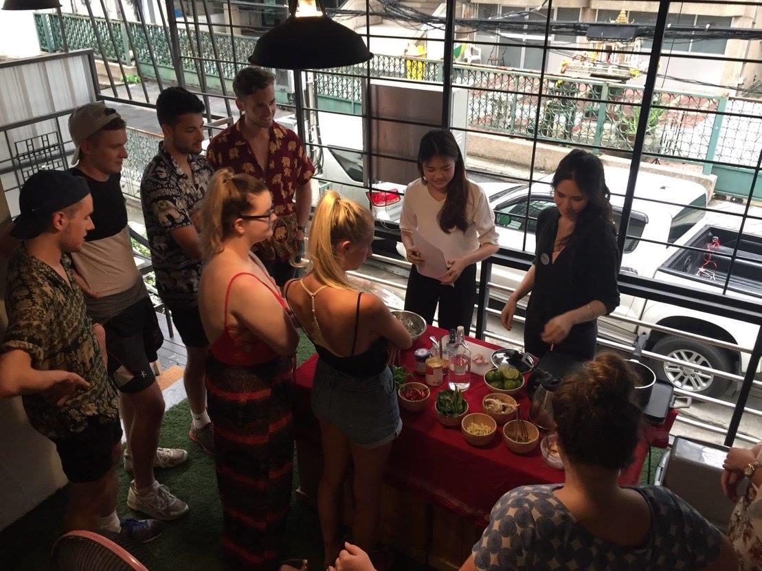 Good One Poshtel & Cafe Bar Hostel Bangkok Buitenkant foto
