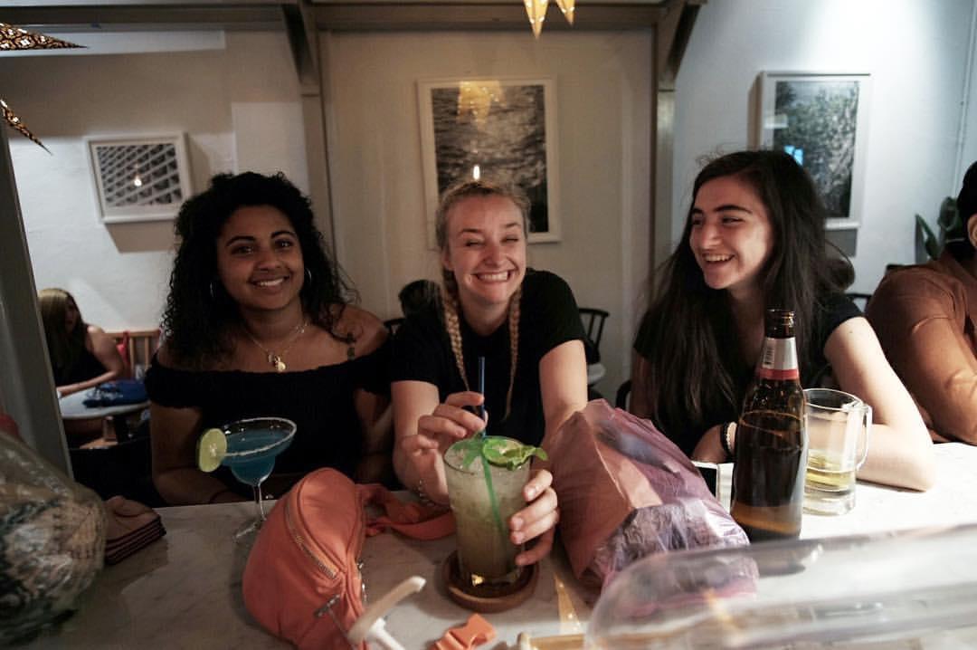 Good One Poshtel & Cafe Bar Hostel Bangkok Buitenkant foto