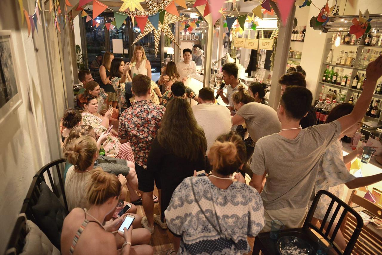 Good One Poshtel & Cafe Bar Hostel Bangkok Buitenkant foto