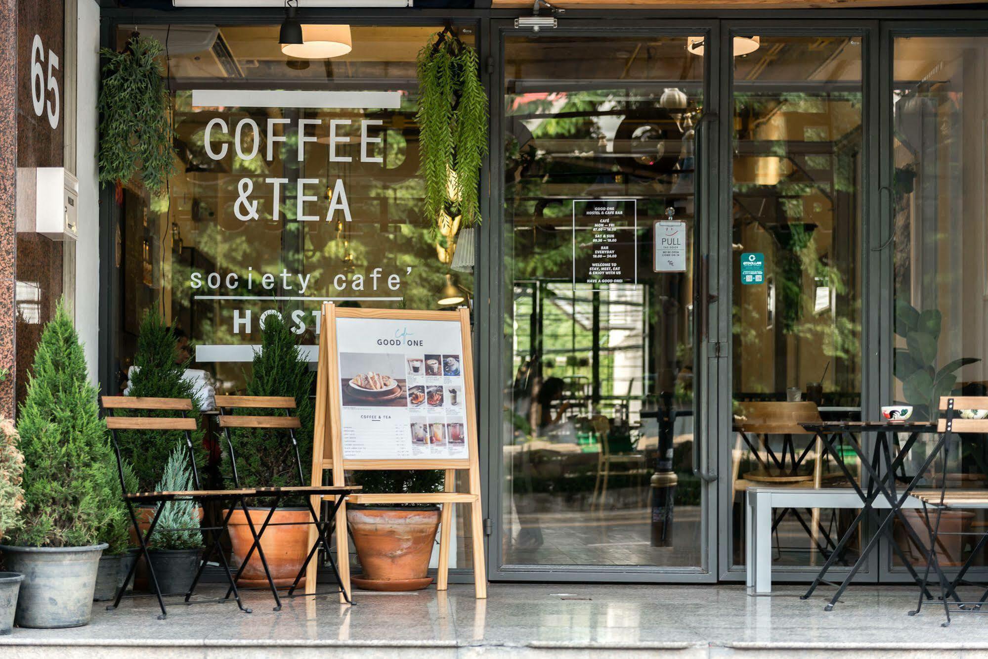 Good One Poshtel & Cafe Bar Hostel Bangkok Buitenkant foto