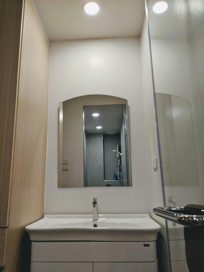 Good One Poshtel & Cafe Bar Hostel Bangkok Buitenkant foto