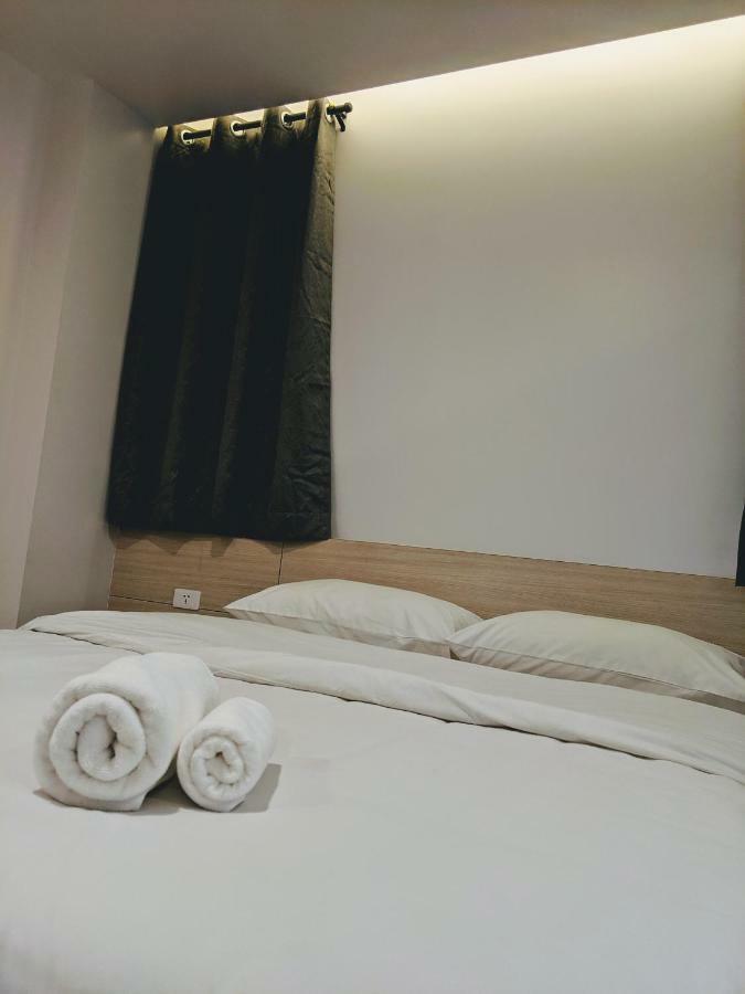 Good One Poshtel & Cafe Bar Hostel Bangkok Buitenkant foto